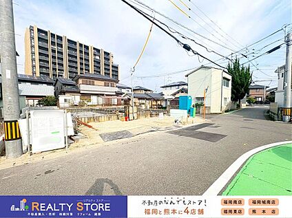 前面道路含む外観