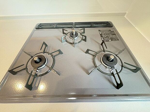 【その他設備】火力にこだわるお料理上手な方も大満足の3口コンロです♪