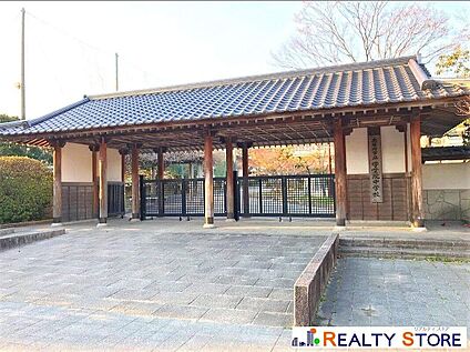 太宰府市立学業院中学校 1300m