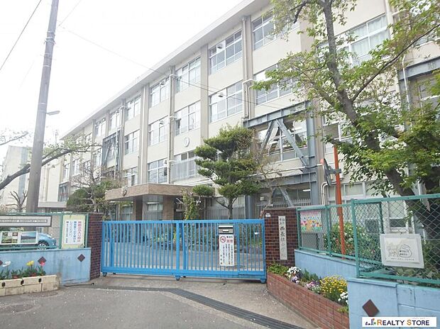 福岡市立西長住小学校(約300m)