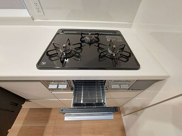 【その他設備】火力にこだわるお料理上手な方も大満足の3口コンロです♪