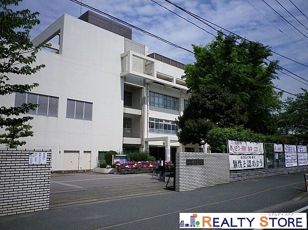 福岡市立板付中学校(約350m)