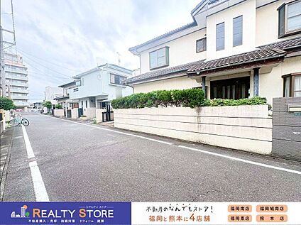 前面道路含む外観