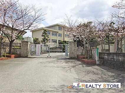 福岡市立老司中学校 230m