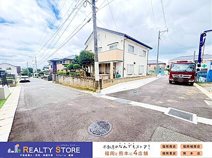 前面道路含む外観