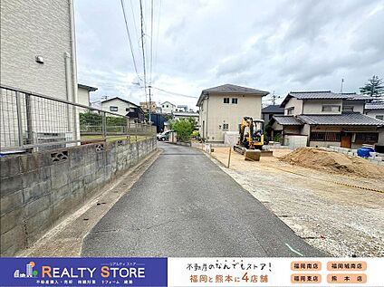 前面道路含む外観
