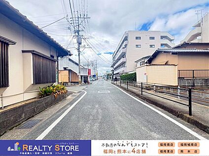前面道路含む外観