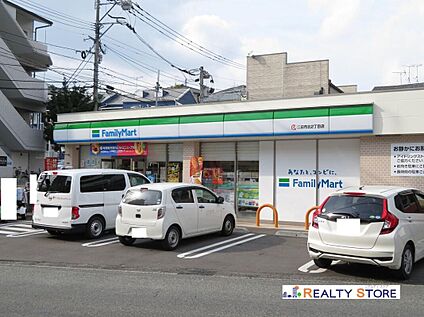ファミリーマート二日市北2丁目店 400m
