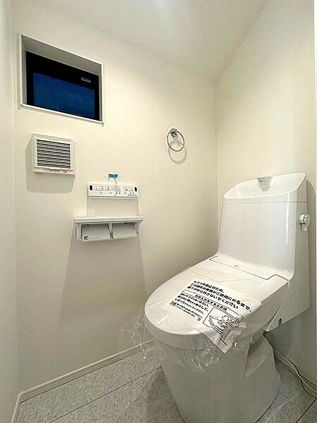 清潔な洗浄機能付温水シャワートイレ。