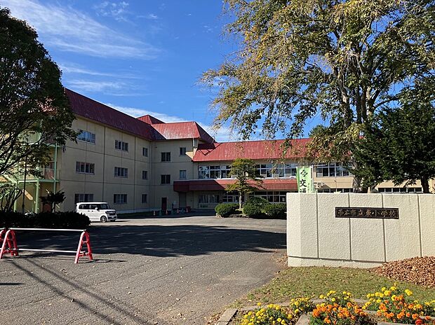 東小学校(2025年10月撮影)