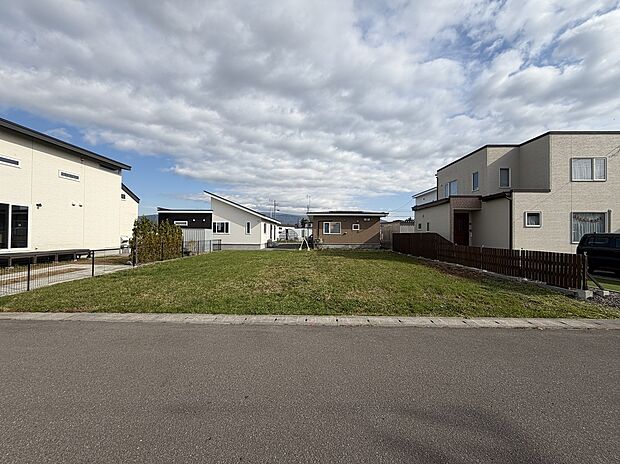 【正面】235.00m2(71.08坪)の整形地（2025年10月撮影）