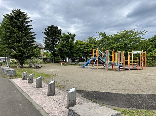 真駒内チェリー公園まで徒歩4分（2023年6月撮影）