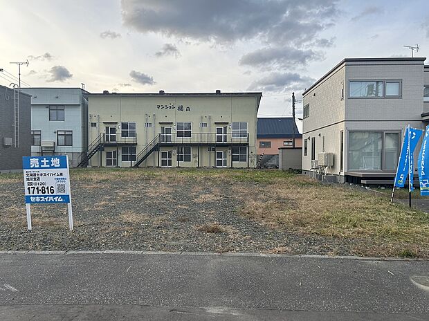 【No.3】220.00m2（66.55坪）の整形地。間口が10mありますのでお車を2つ並びに駐車できます（2025年10月撮影）