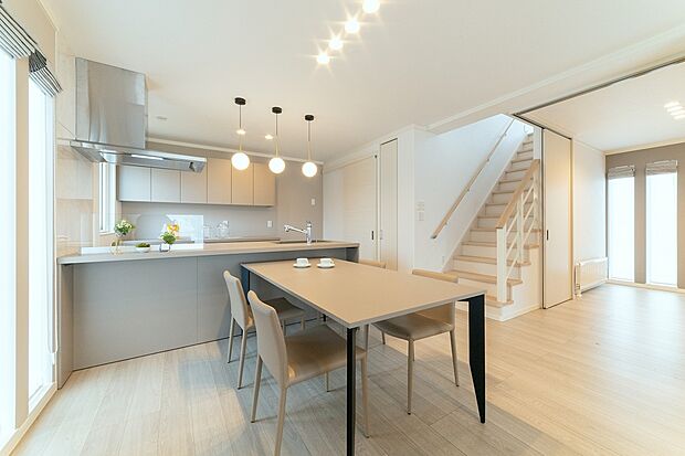 オープンキッチン採用!空間が広く見え、開放感を感じられます◎(2024年4月撮影)