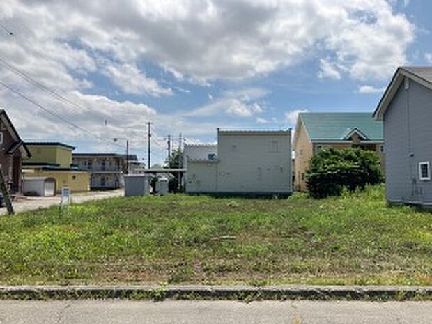 【区画1】北側から撮影:241.06m2(72.92坪)のゆとりの敷地(2025年7月撮影)