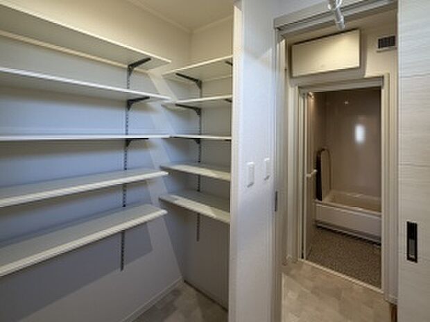 サニタリー内にはWICをご用意。パジャマや下着の収納に◎（2026年1月撮影）