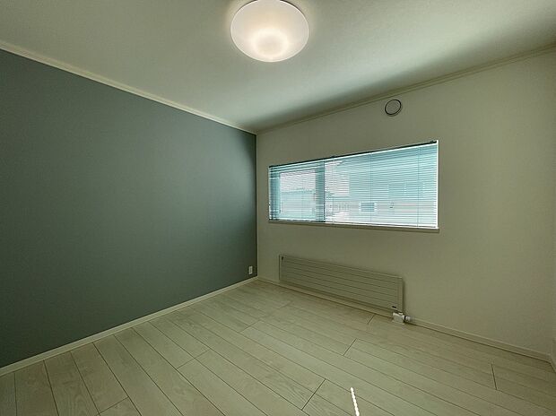 【洋室】家具のレイアウトもしやすい間取りの洋室（2023年2月撮影）