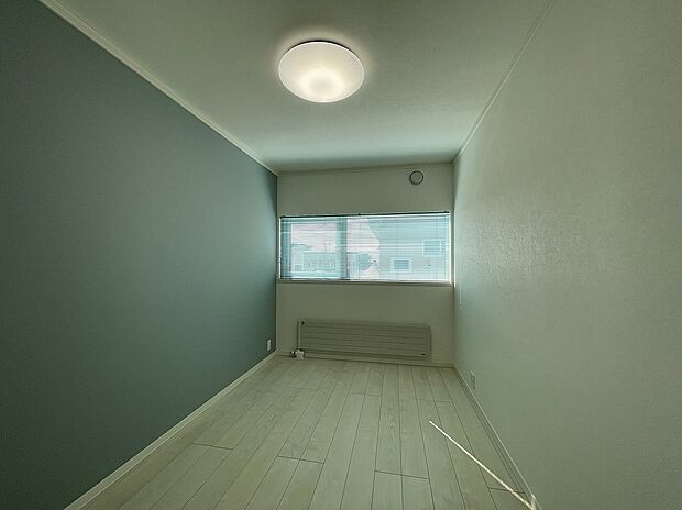 【洋室】お子様のお部屋にちょうど良い2階の洋室（2023年2月撮影）