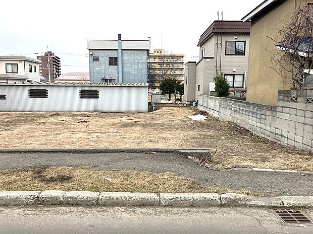 【【区画3】正面】171.87m2(51.99坪)。日当たり良好な南西入り（2026年4月撮影）