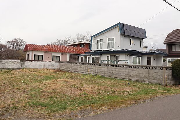 【【区画1】左から撮影】平坦で住宅を建てやすい宅地(2026年4月撮影)
