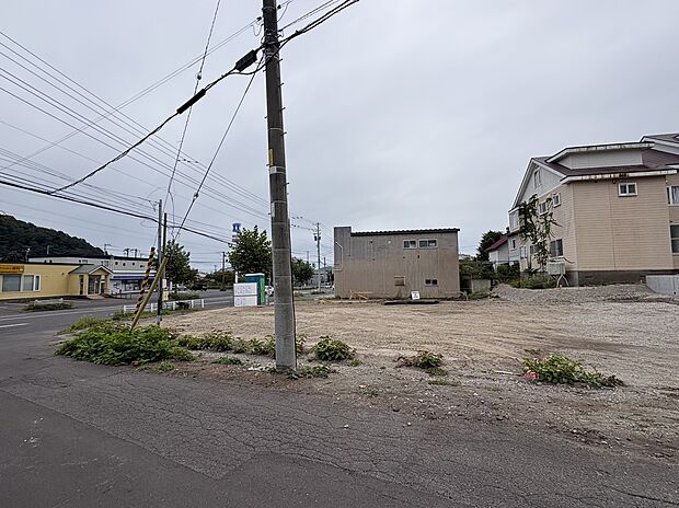 【【区画2】北側から撮影】角地のためプランニングの幅が広がります(2026年9月撮影)