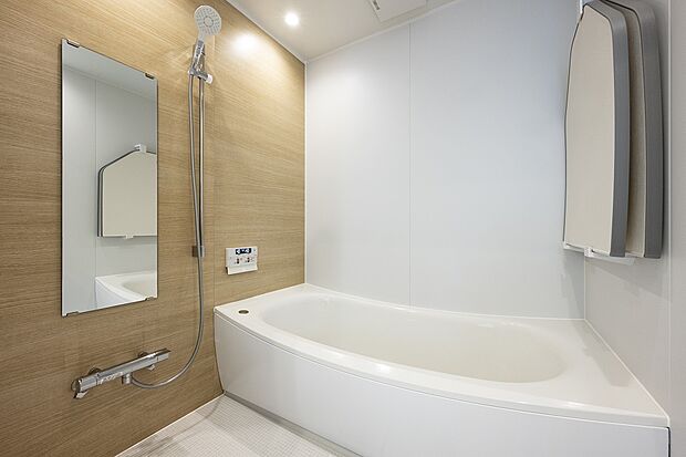 【バスルーム】足をのばしてゆっくりおくつろぎいただける1坪バスルーム(2024年3月撮影)
