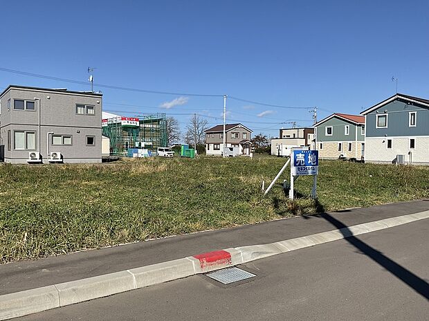 【【区画30】左から撮影】南東入りで日当たり良好です(2025年10月撮影)