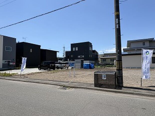 【【区画2】右から撮影】平坦でプランニングのしやすい宅地（2026年6月撮影）