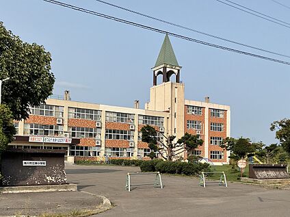 東小学校 徒歩9分