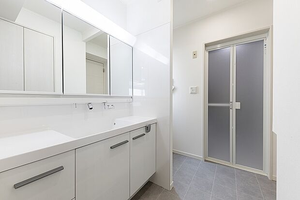 【サニタリー】清潔感のあるホワイトカラーでコーディネートしたサニタリー(2024年8月撮影)