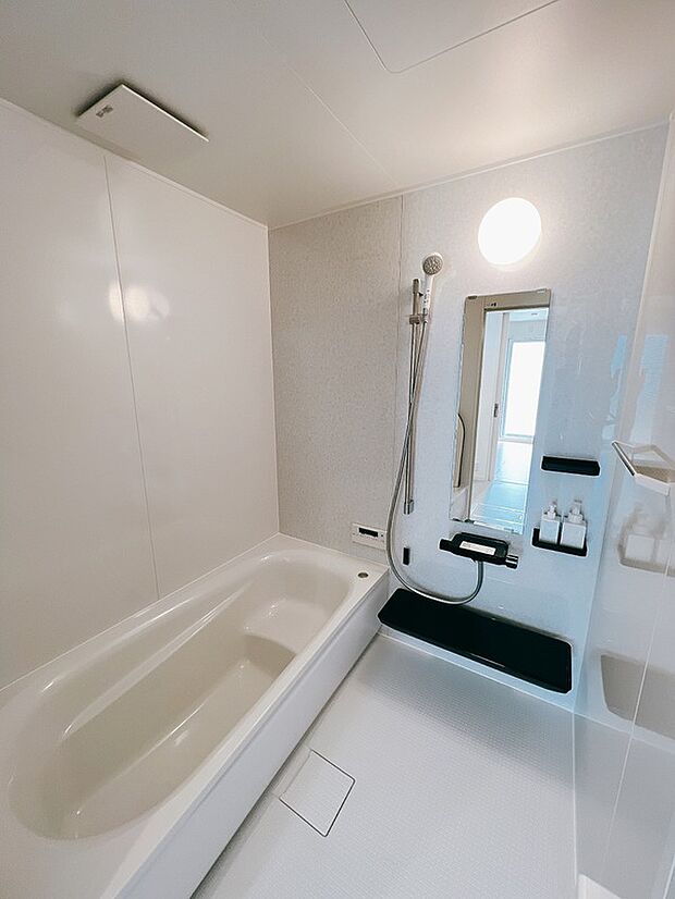【【1号棟】浴室】清掃性が良いのほっカラリ床はお勧めです（2023年5月撮影）