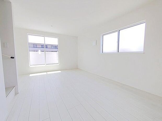 ２階リビングは陽当たり・風通し共に良好で、ご家族みんなで過ごす空間をより居心地良くしてくれます。人目も気にならずプライバシーを確保することが出来ます。