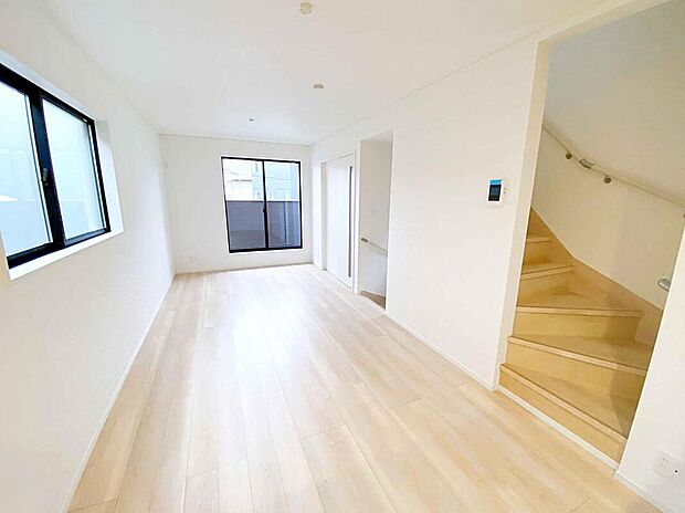 ☆Livingroom☆
リビングイン階段採用!毎日顔を合わせることで自然とコミュニケーションが取れます♪ご家族の距離もグッと縮まりますね♪