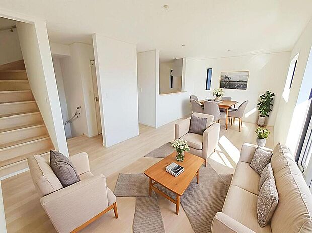 ☆Livingroom☆
１７帖超の広いリビングは家族のだんらんはもちろん、お子様のリビング学習にもぴったり。