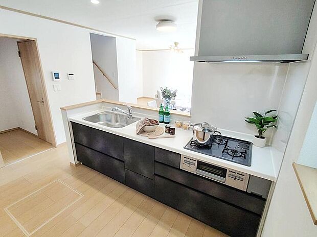 ☆Kitchen☆
開放感のあるカウンターキッチン。家族の顔を見ながらキッチンで家事ができます。