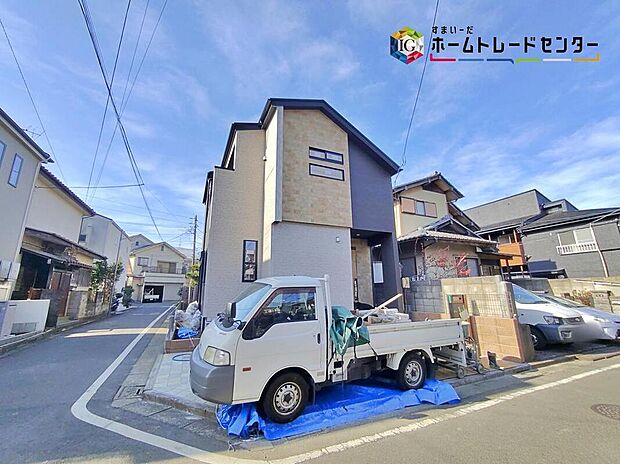 ☆外観の様子☆
住宅性能表示【建設】【設計】W取得の永住邸誕生しました。
食洗機付対面キッチン、折上げ天井＆ポップアップ天井を配したおしゃれな床暖房付きＬＤＫ、浴室暖房乾燥機など設備充実♪