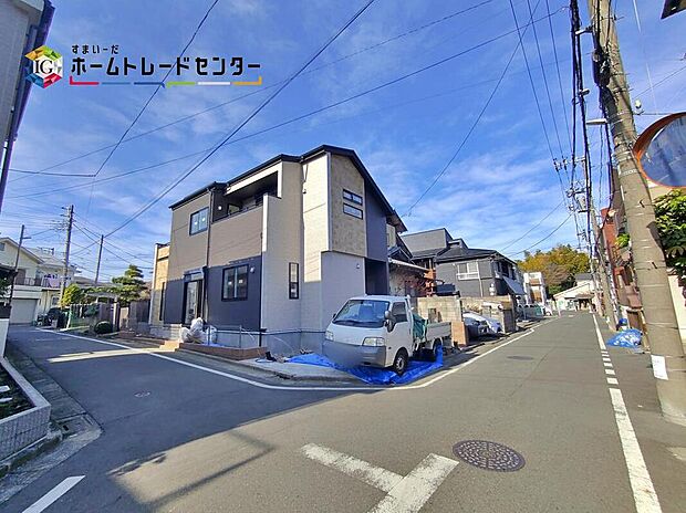 ☆前面道路の様子☆
カースペースございます。
平日・お仕事帰りなど、いつでもご案内いたします！お気軽にお問い合わせ下さい。