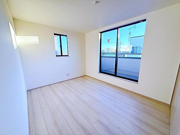 ☆居室☆
心地良い風を感じられる全居室2面採光!風通しがよく効果的に空気の入れ替えができます。