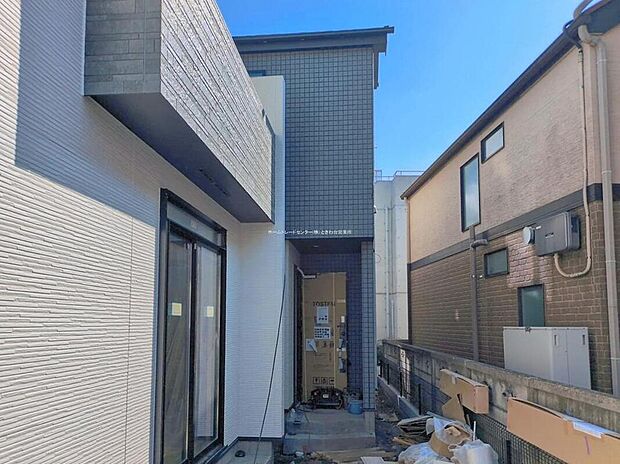 ☆外観の様子☆
希少エリアに洗練されたデザインの新築戸建て誕生です♪
省エネ性能ラベル取得物件です♪