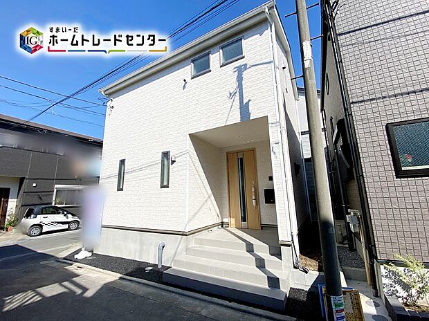 ☆外観の様子☆
シンプルでスマートな箱をコンセプトとしたデザイナーズ住宅。
太陽光発電設備搭載物件です。