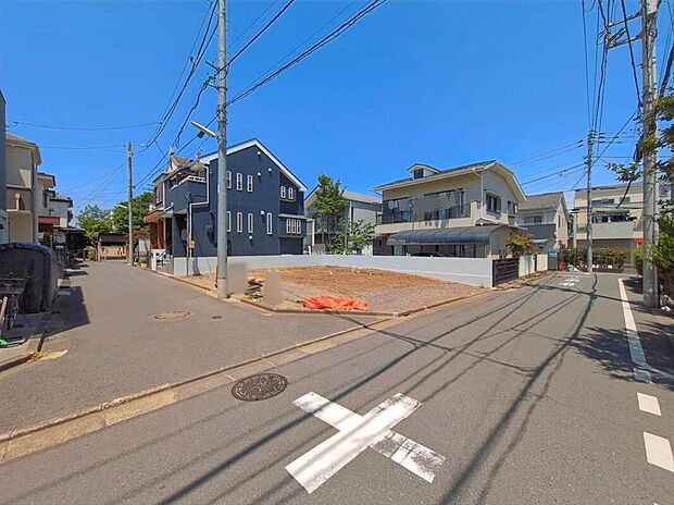☆前面道路の様子☆
カースペースございます。
平日・お仕事帰りなど、いつでもご案内いたします！お気軽にお問い合わせ下さい。