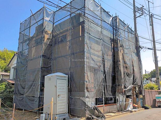 ☆現地の様子☆
東武東上線「朝霞」駅 徒歩16分!
住環境良好な人気の低層住居専用地域に立地しております。守られた環境は、お子様との暮らしにもおすすめです。