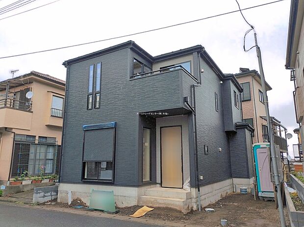 ☆現地の様子☆
洗練されたデザインのお洒落なお住まいです。
従来の省エネ住宅よりも優れたＺＥＨ水準の快適住宅。