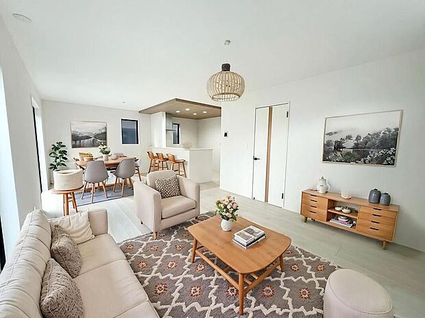 ☆Livingroom☆ＬＤＫ２０帖、全居室６帖以上など、敷地もお住まいもゆとりの広さ。※家具をCGで加工しています。家具付き販売ではございません。