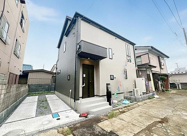 ☆外観の様子☆洗練されたデザインのお洒落なお住まいです。従来の省エネ住宅よりも優れたＺＥＨ水準の快適住宅。