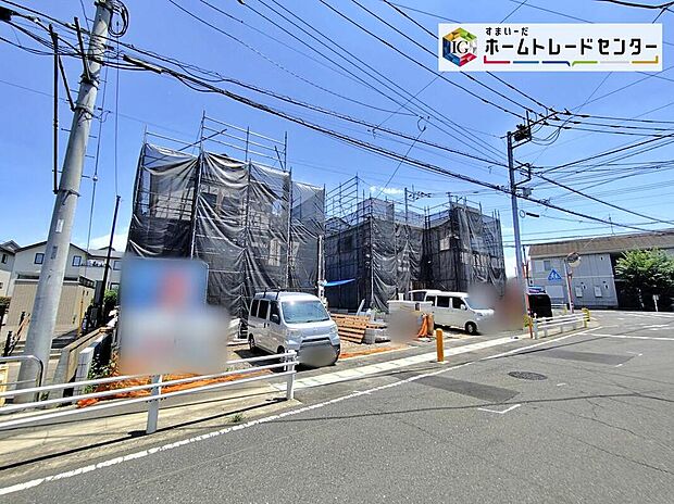 ☆外観の様子☆
生活利便施設が充実した暮らしやすいロケーションです♪
住宅性能表示「建設」「設計」W取得♪
豊富な収納が嬉しい新築戸建てです♪