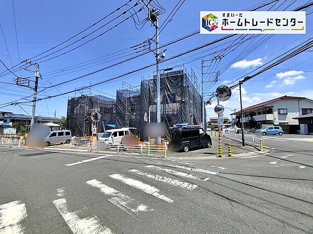 ☆前面道路の様子☆
カースペースございます。
この街で・この家で暮らしたいと思わせる理由を是非現地でお確かめ下さい。
現地をご覧いただきながら、住まいの夢をお聞かせください。
