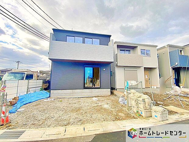 ☆外観の様子☆
これから徐々に家の骨組みが出来上がっていきます。どんな家が建つのか楽しみですね♪