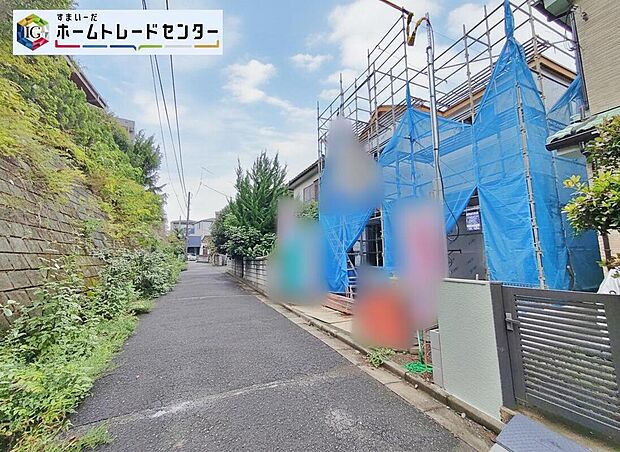 ☆前面道路の様子☆
住人以外の車の進入も少なく、小さなお子様を持つご家庭にも安心。
