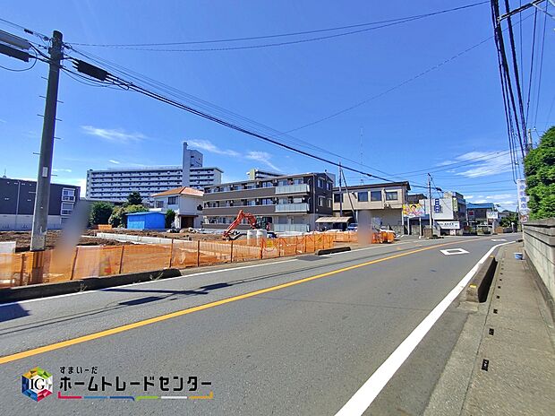 ☆前面道路の様子☆
カースペースございます。
この街で・この家で暮らしたいと思わせる理由を是非現地でお確かめ下さい。
現地をご覧いただきながら、住まいの夢をお聞かせください。